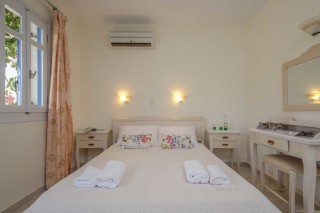 accommodation orkos blue coast double bedroom